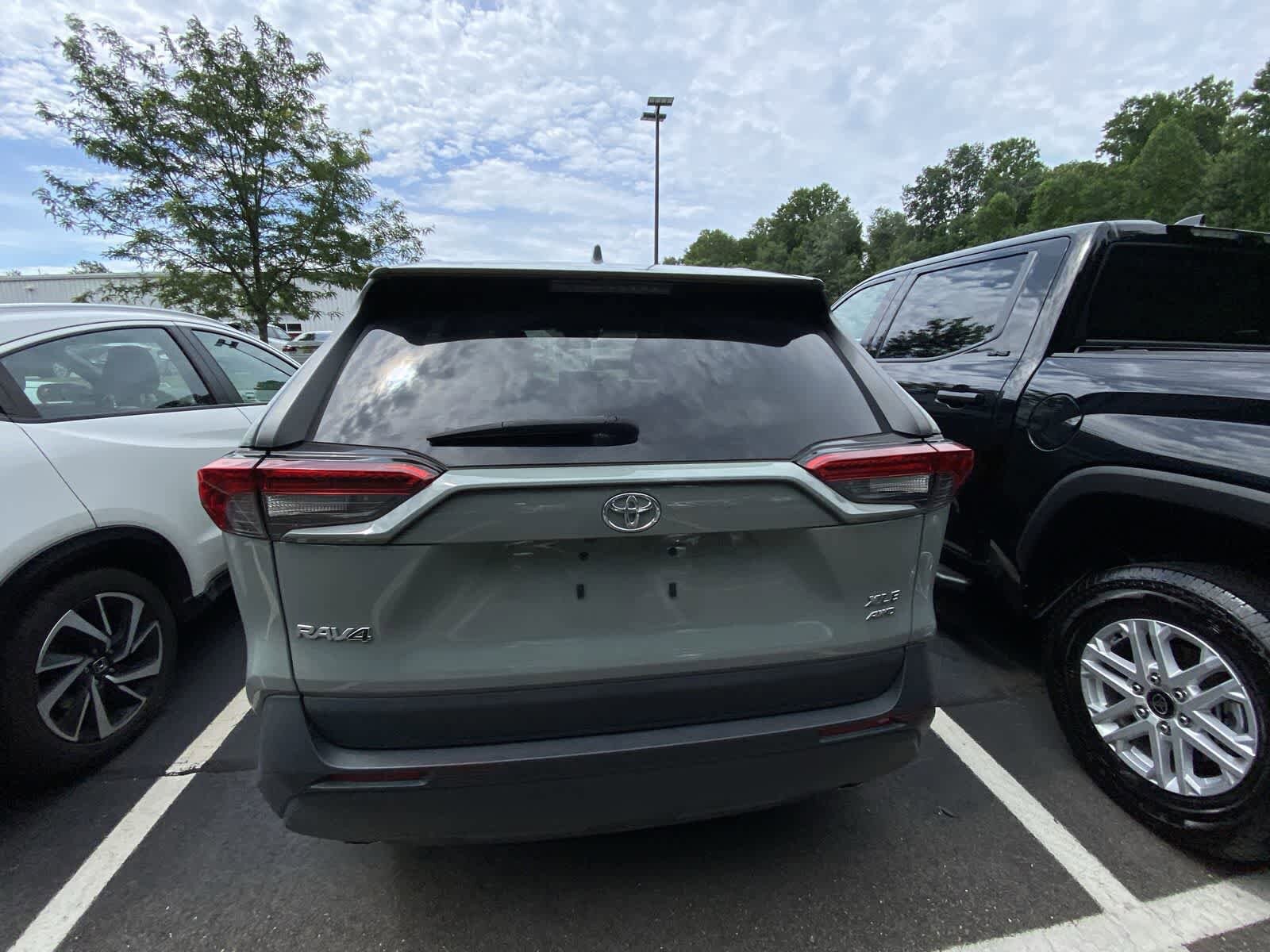 Thumbnail: 2022 Toyota RAV4 - 8