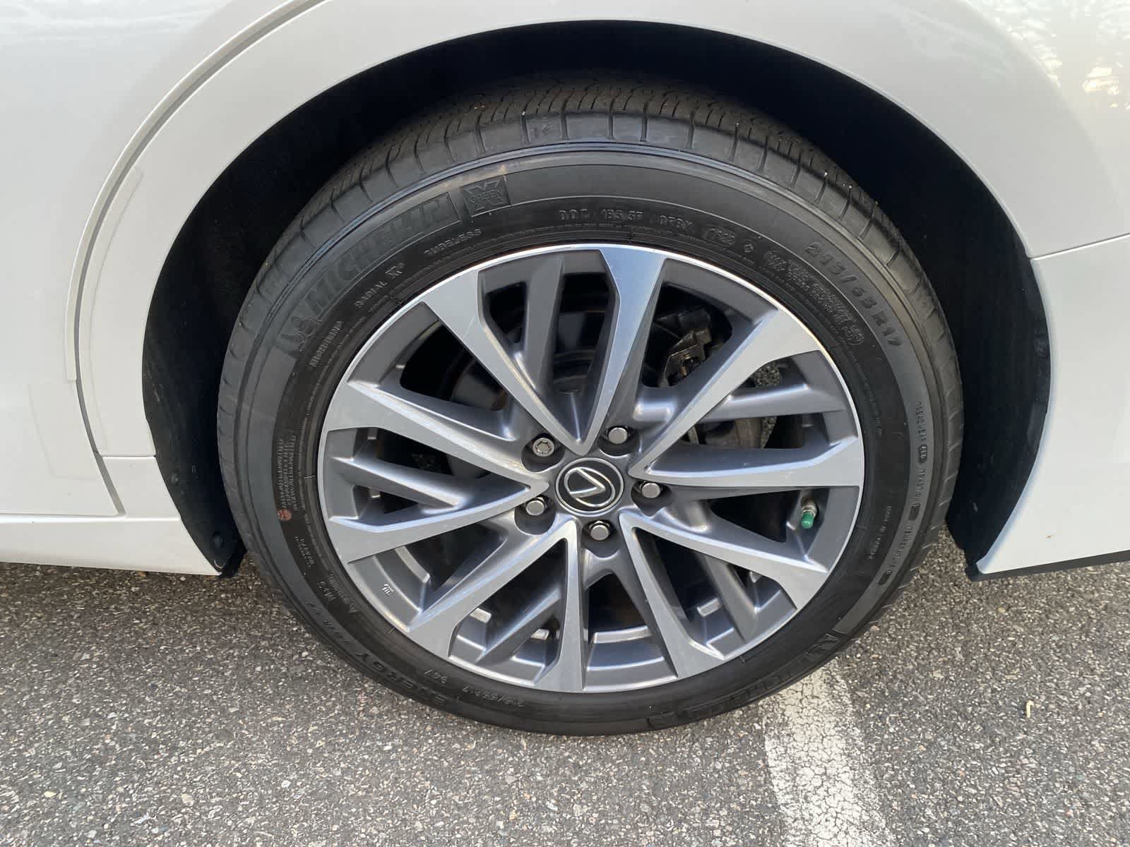 Thumbnail: 2022 Lexus ES - 18