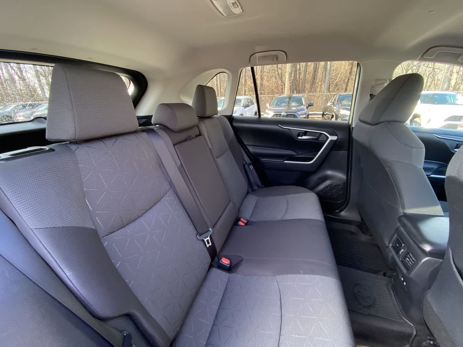 Thumbnail: 2021 Toyota RAV4 - 24