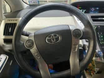 Thumbnail: 2015 Toyota Prius v - 22