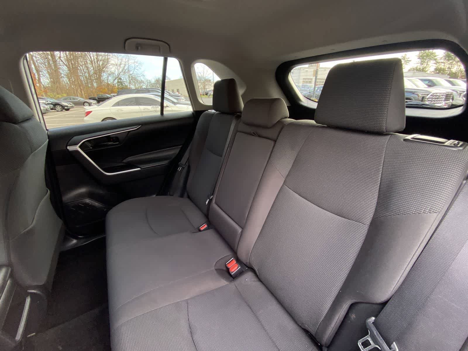 Thumbnail: 2020 Toyota RAV4 - 32