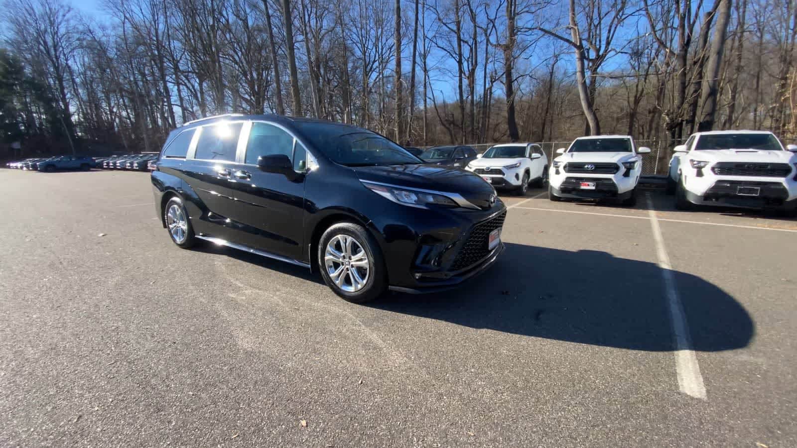 Thumbnail: 2023 Toyota Sienna - 2