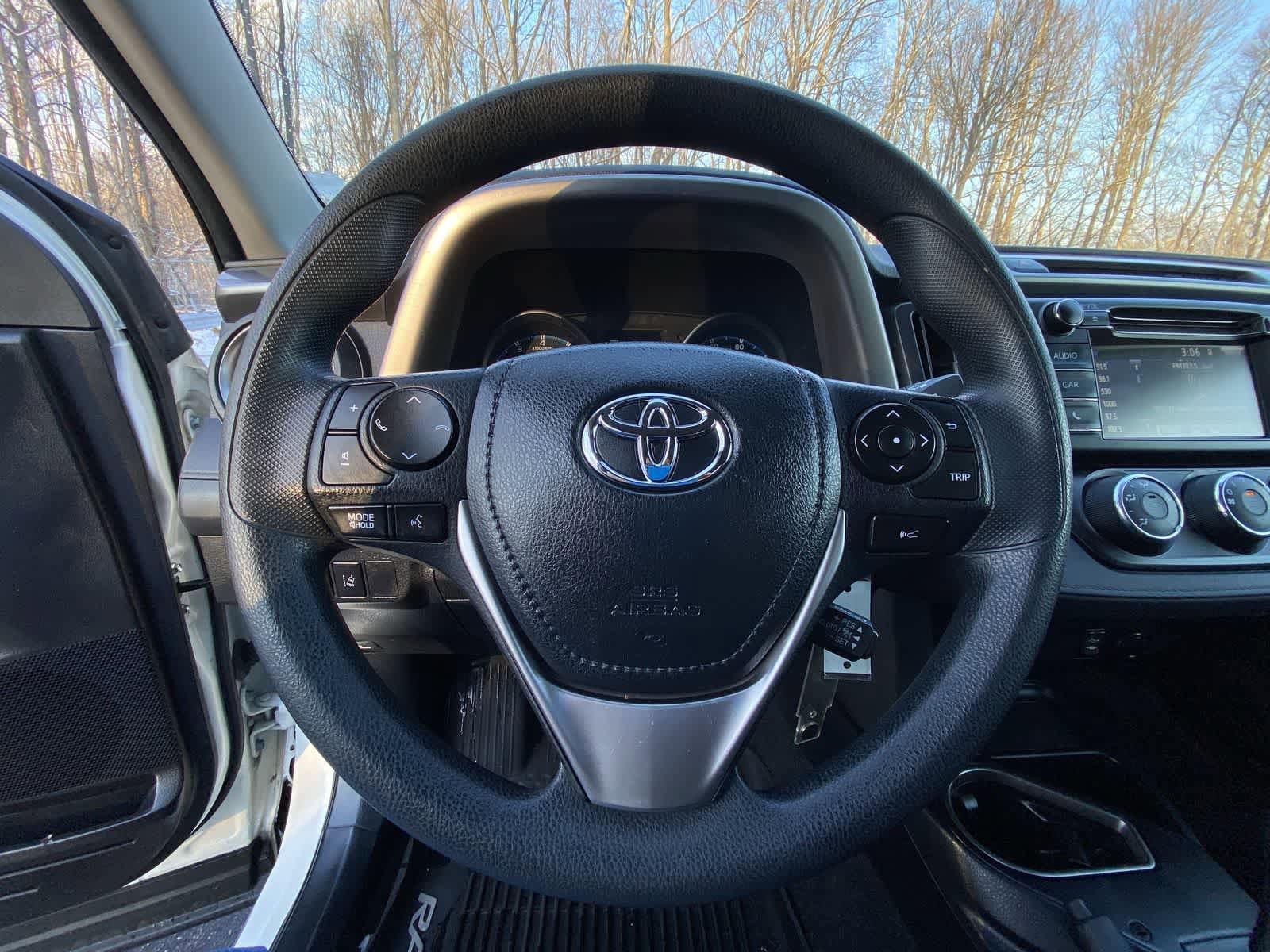 Thumbnail: 2018 Toyota RAV4 - 31