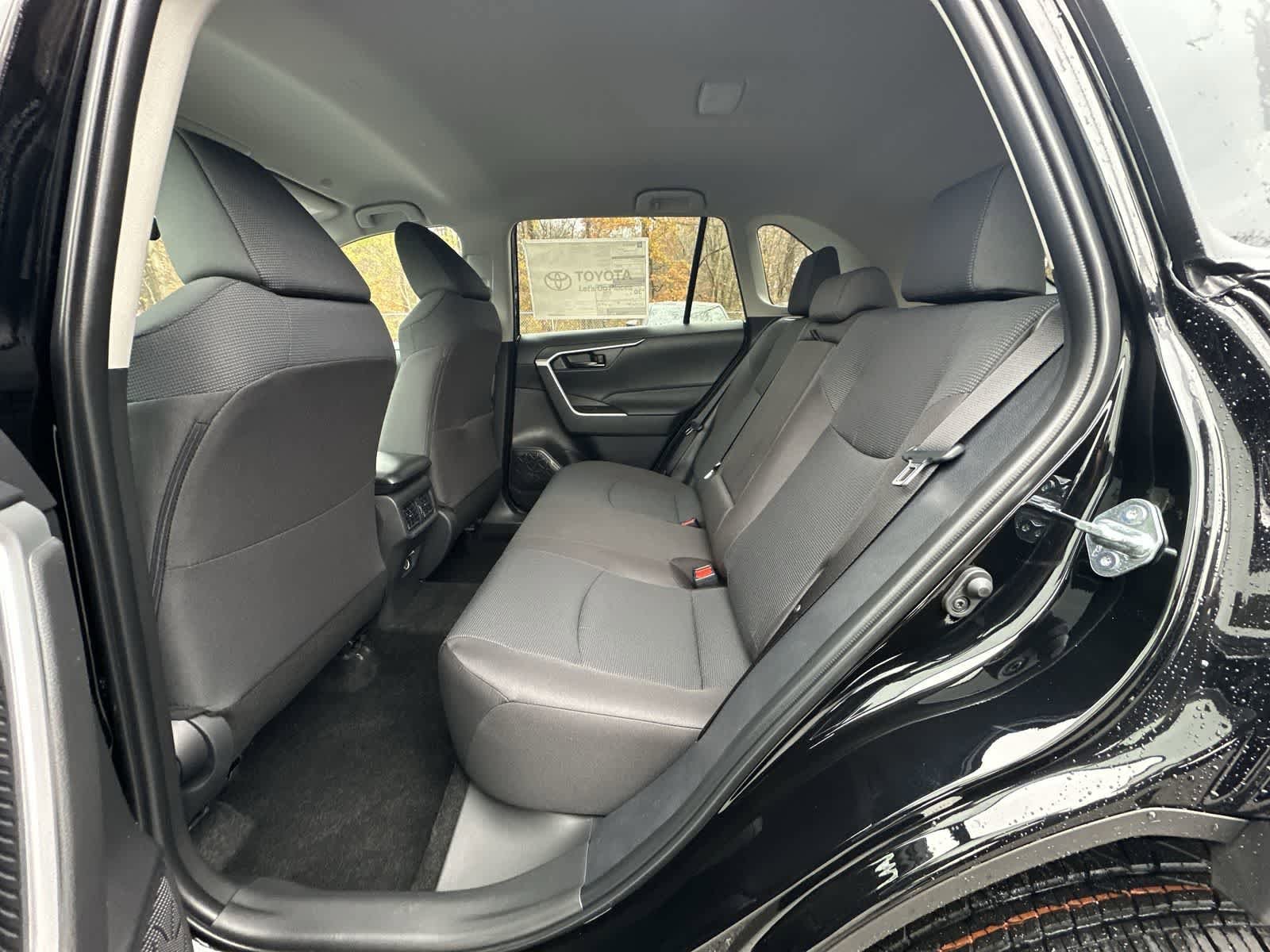 Thumbnail: 2025 Toyota RAV4 - 31