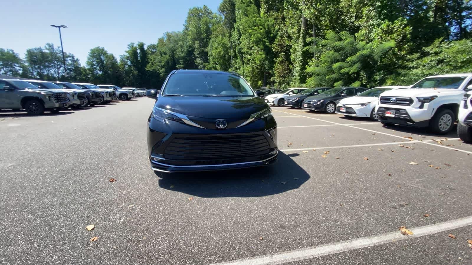 Thumbnail: 2024 Toyota Sienna - 3
