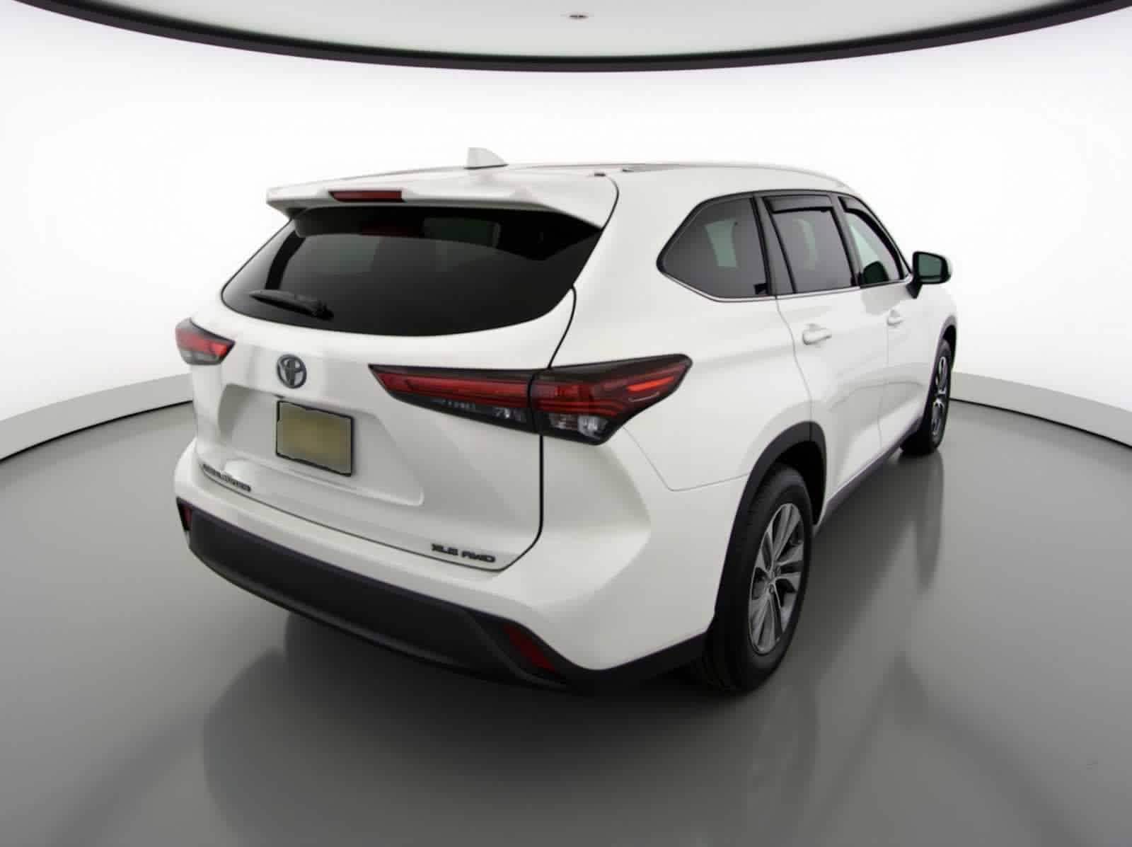 Thumbnail: 2021 Toyota Highlander - 16