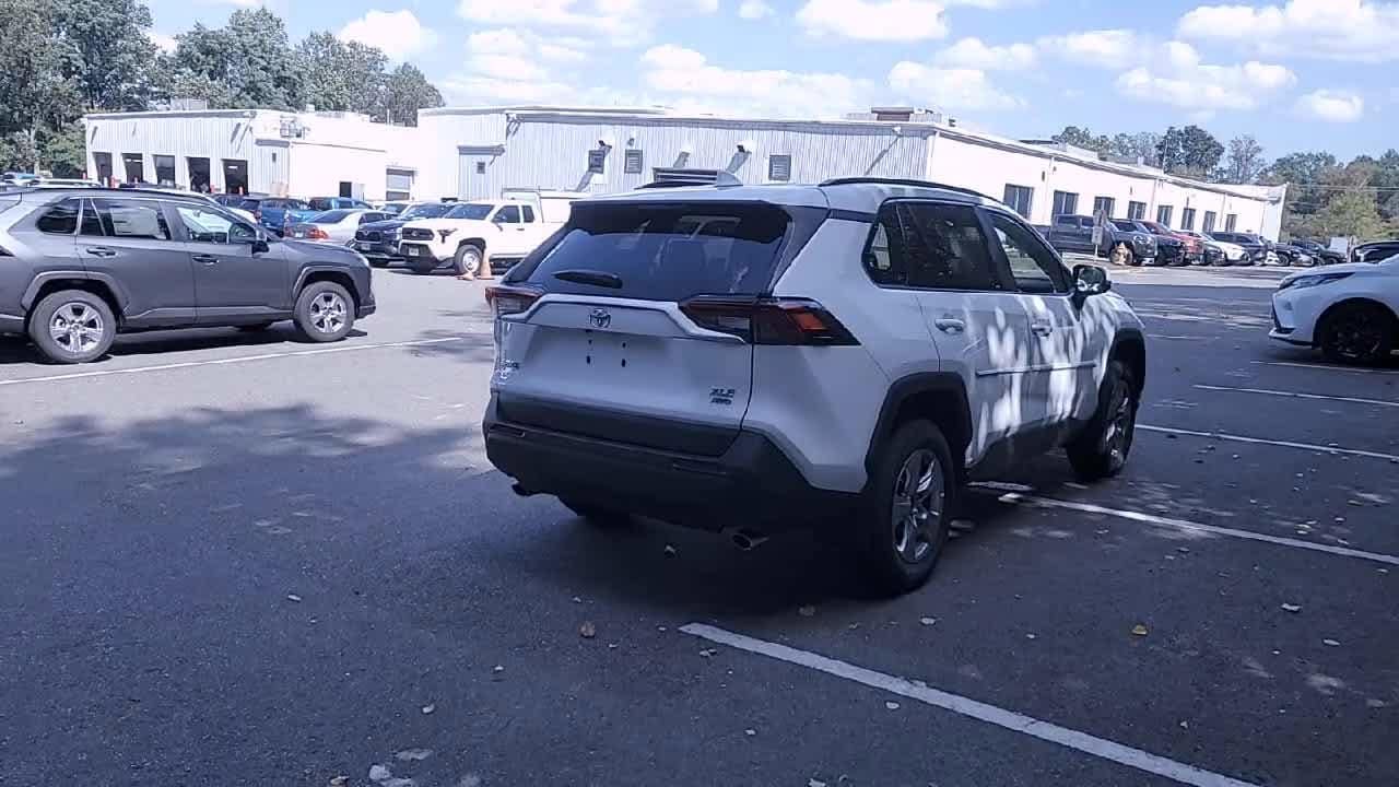Thumbnail: 2025 Toyota RAV4 - 8