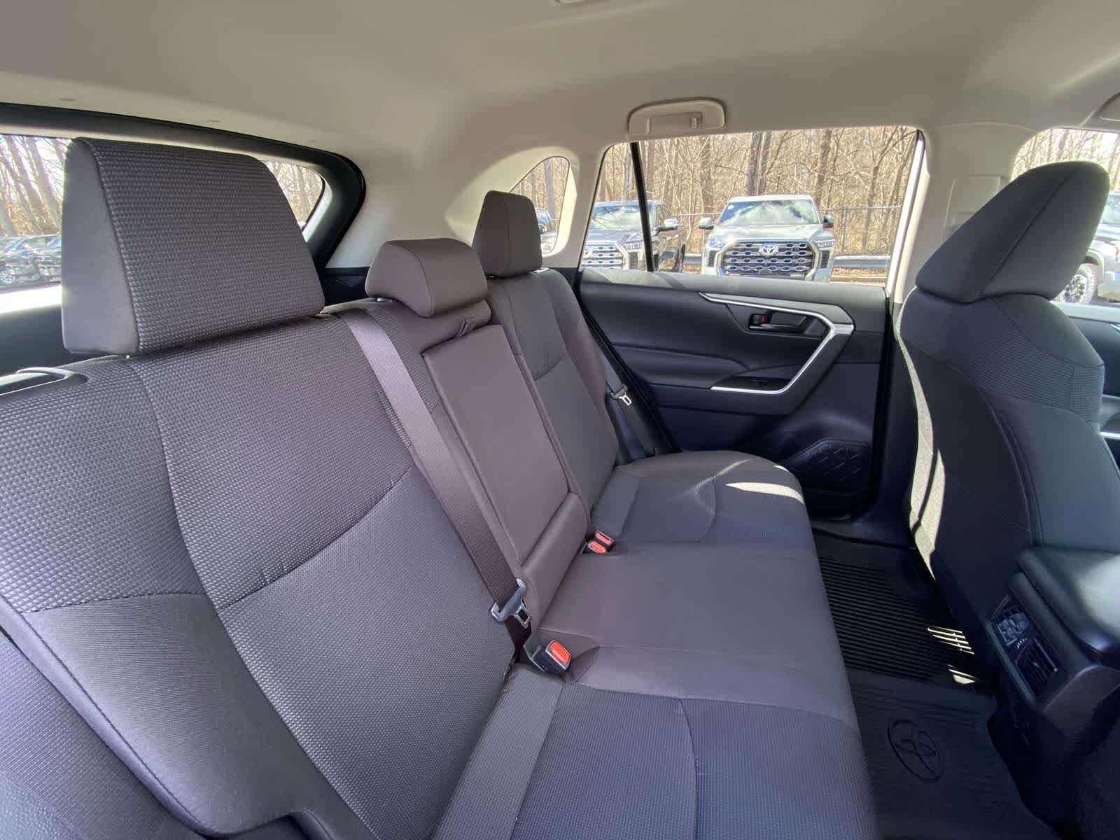 Thumbnail: 2025 Toyota RAV4 - 25