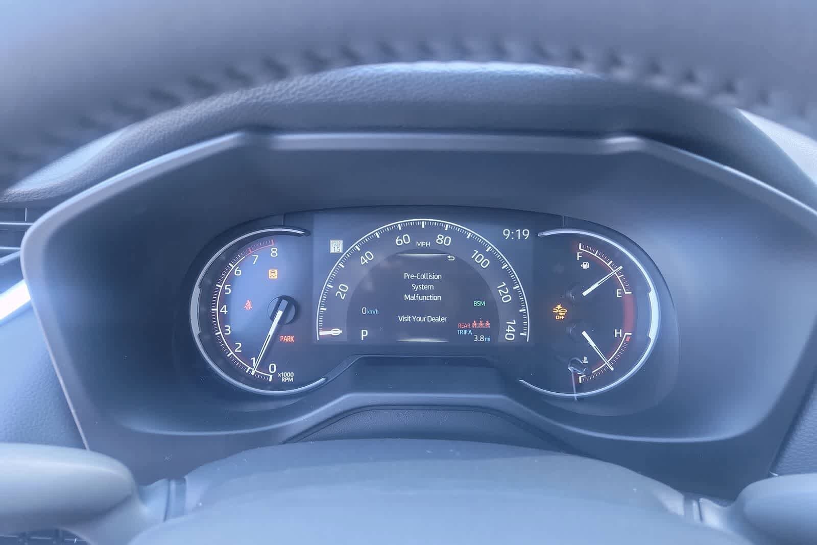 2025 Toyota RAV4 XLE 24