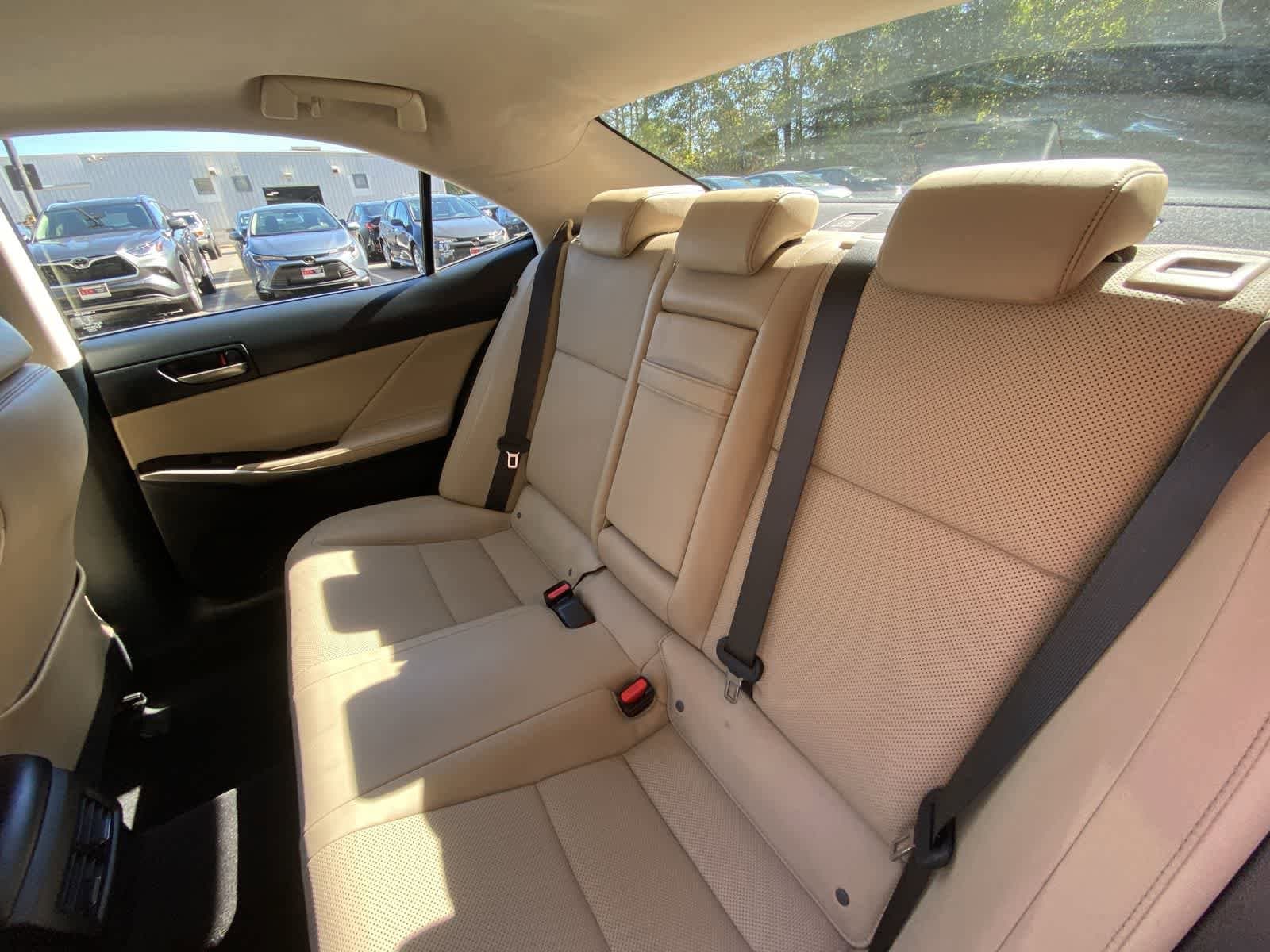 Thumbnail: 2020 Lexus IS - 23