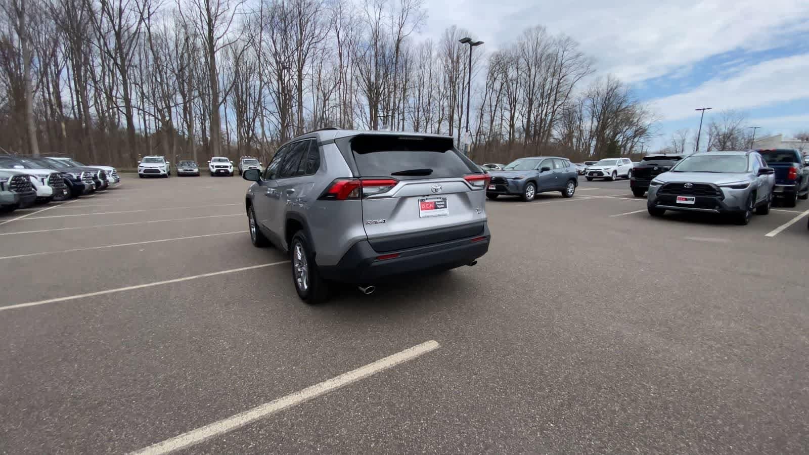 Thumbnail: 2025 Toyota RAV4 - 8