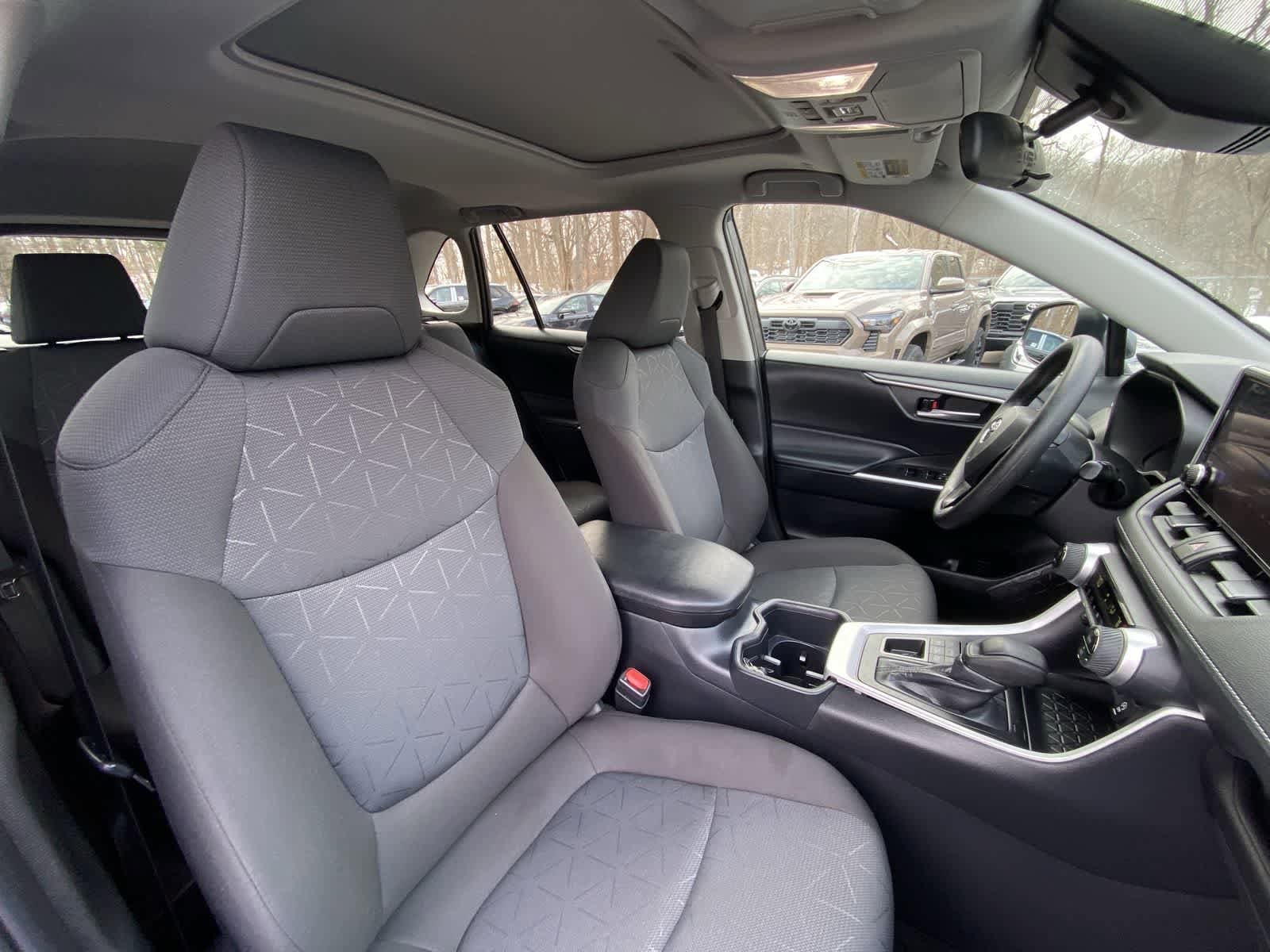 Thumbnail: 2025 Toyota RAV4 - 22