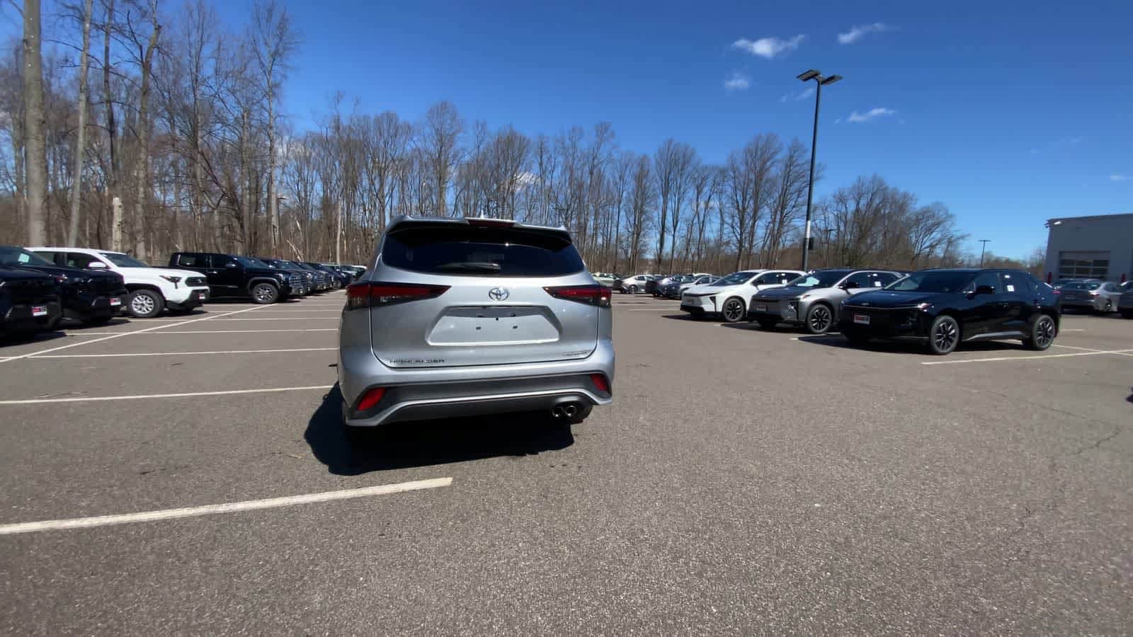 Thumbnail: 2025 Toyota Highlander - 8