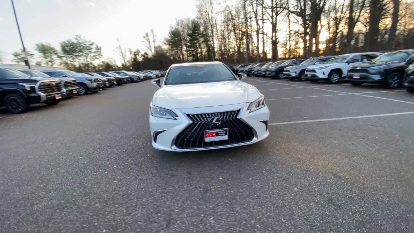 Thumbnail: 2022 Lexus ES - 9