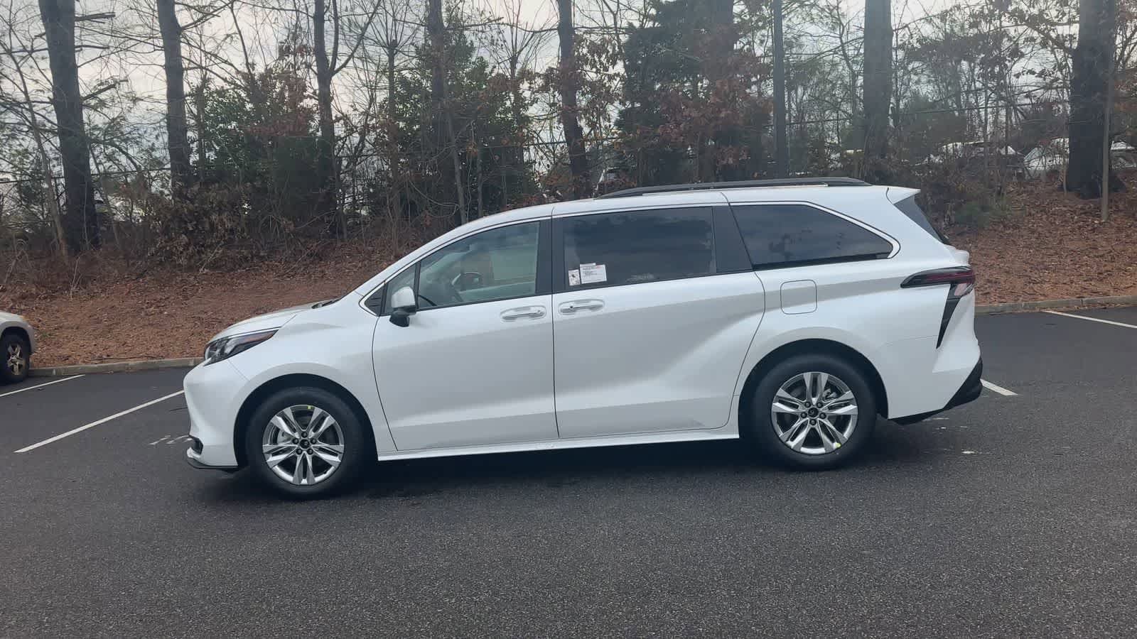 Thumbnail: 2026 Toyota Sienna - 5