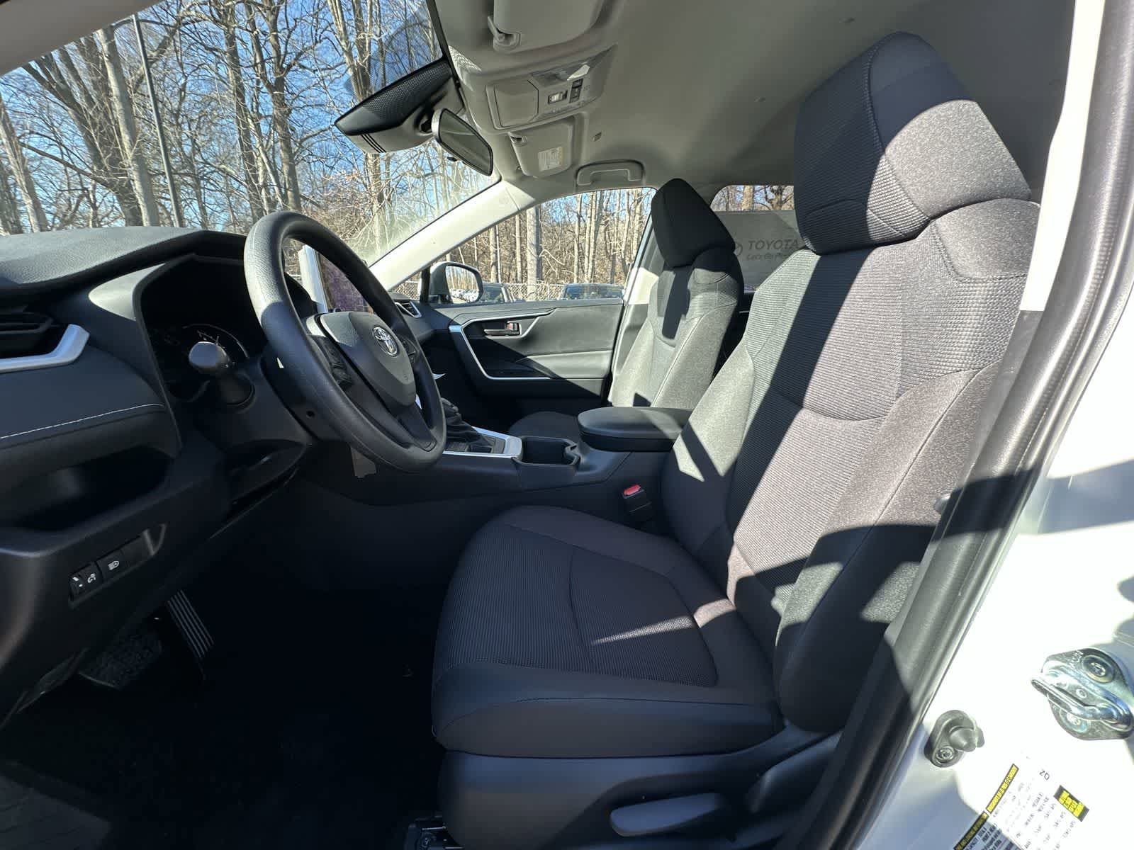 Thumbnail: 2025 Toyota RAV4 - 28