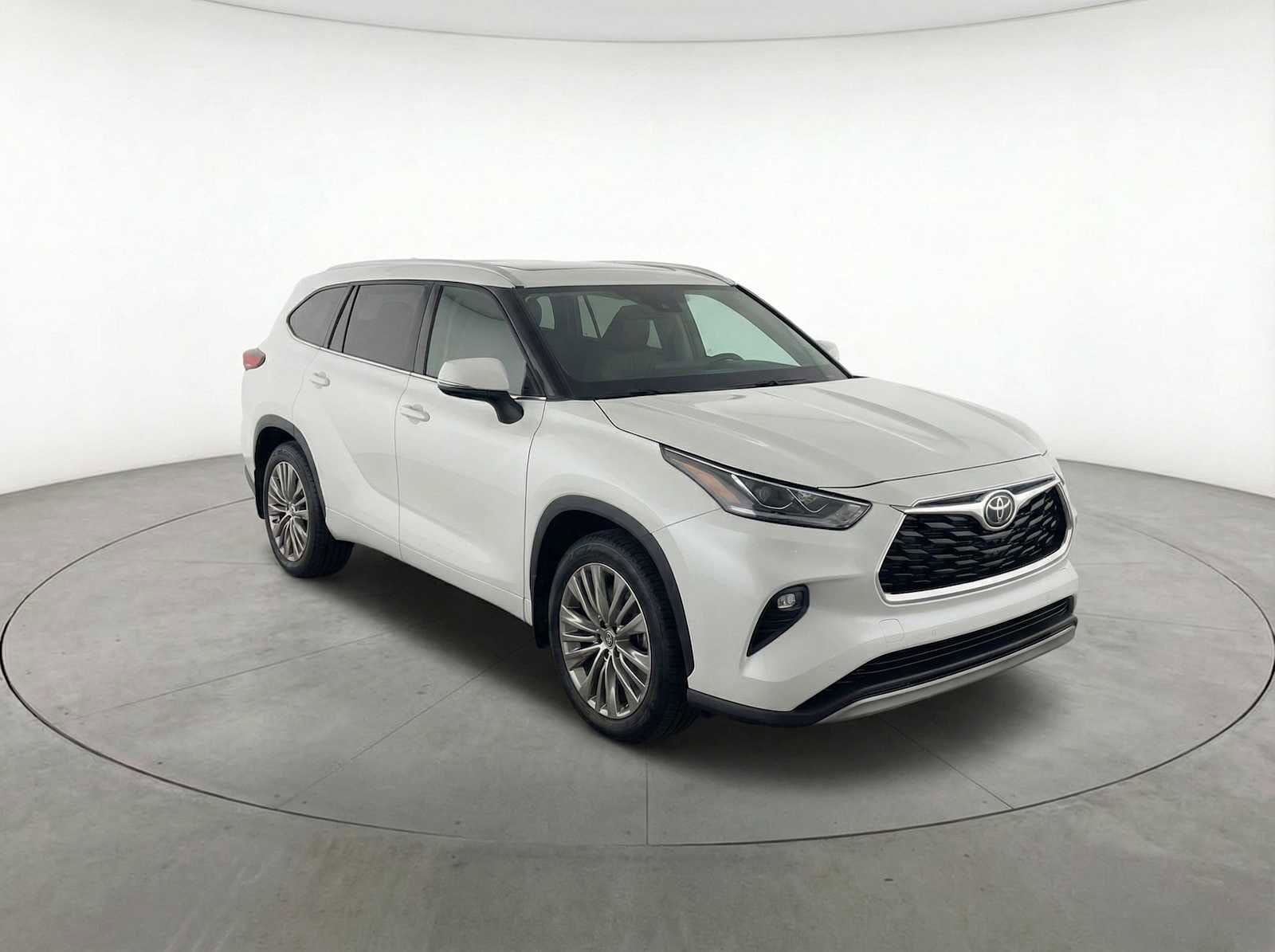Thumbnail: 2025 Toyota Highlander - 3