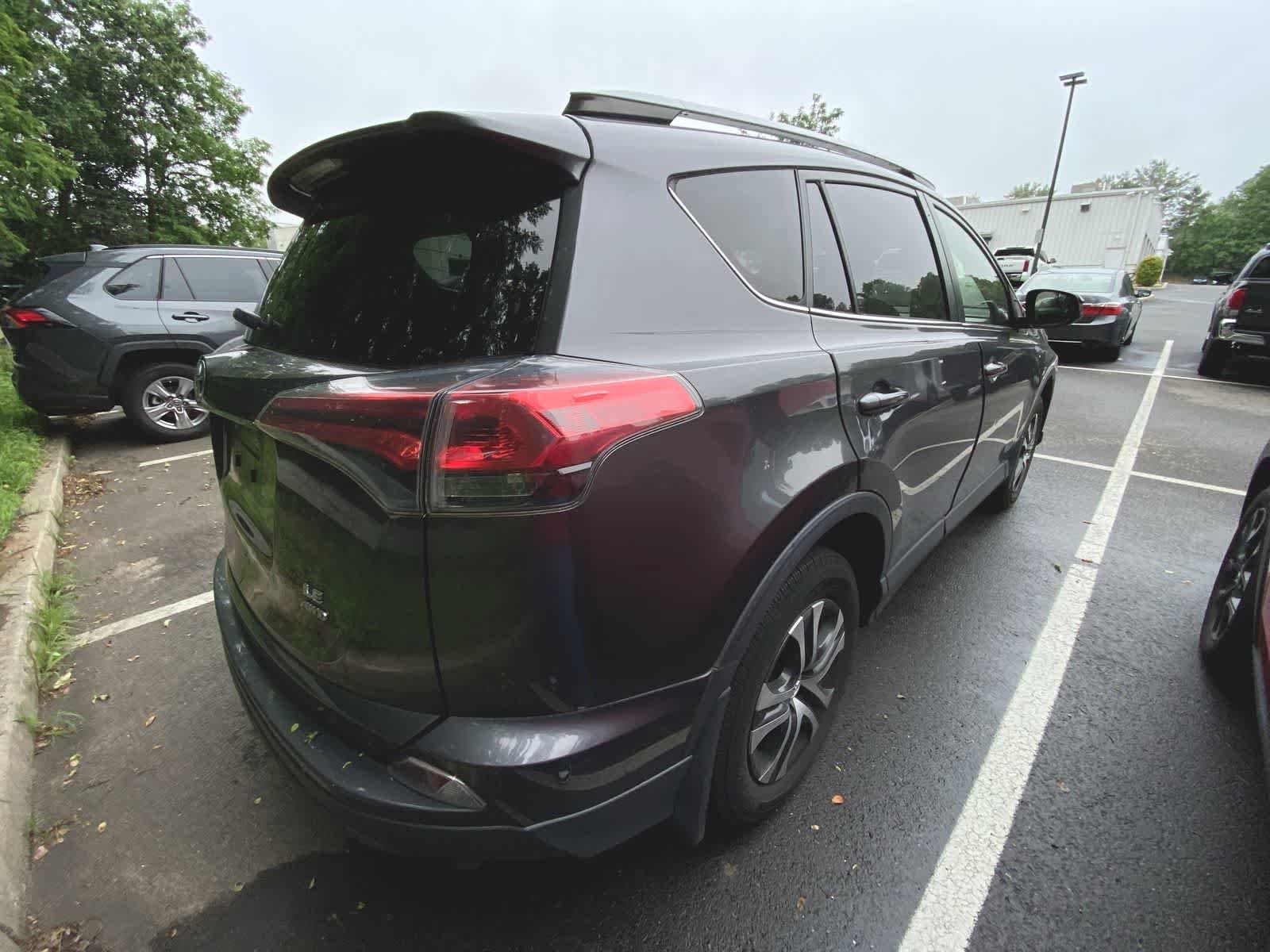 2017 Toyota RAV4 LE 7