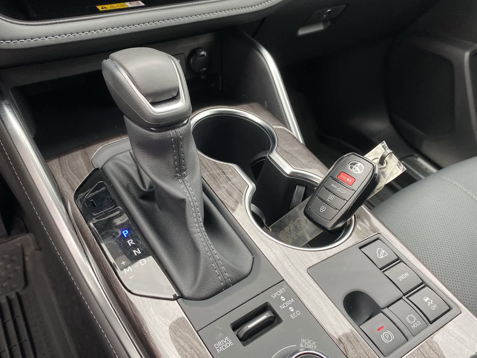 Thumbnail: 2025 Toyota Highlander - 32