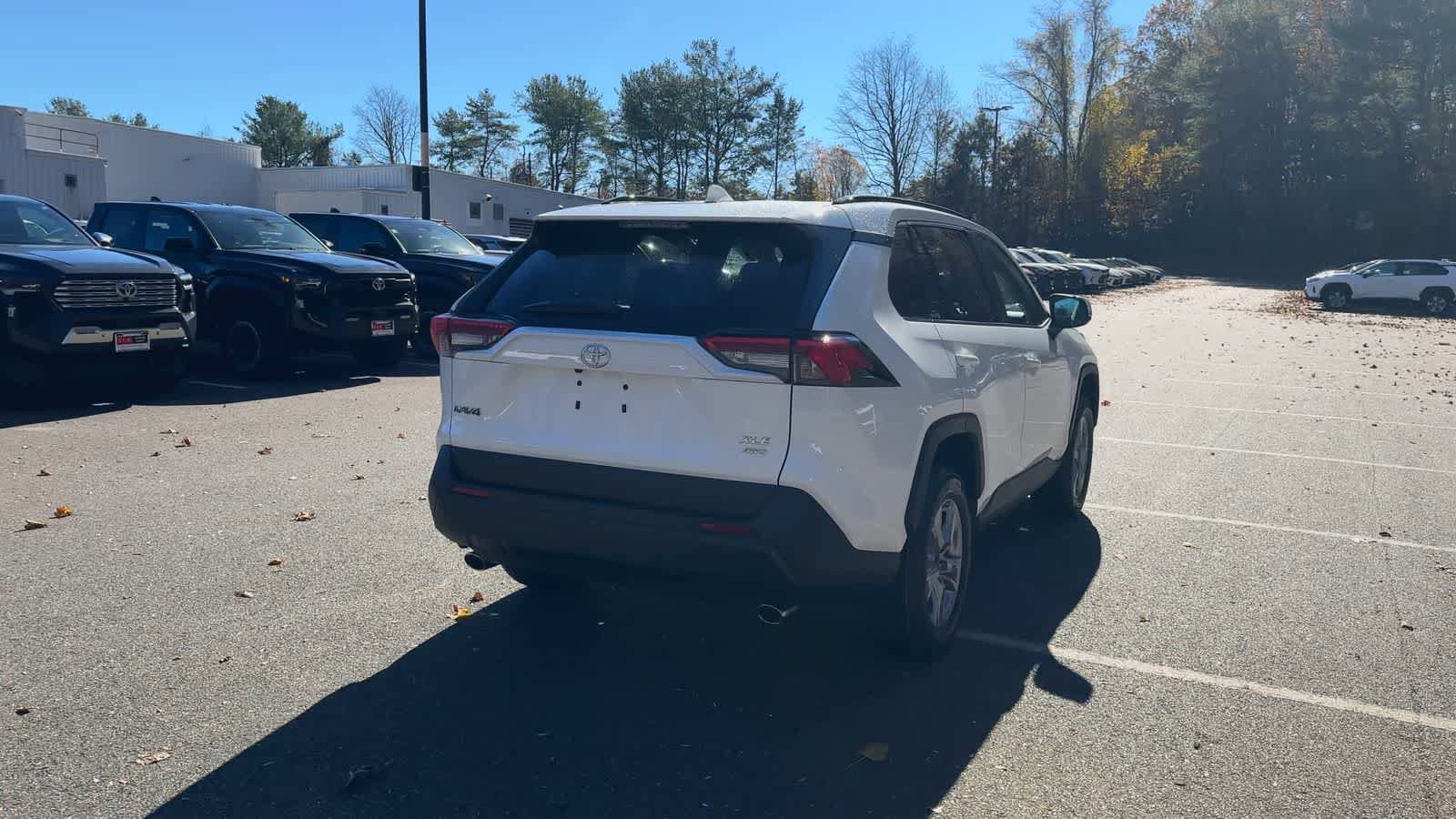 Thumbnail: 2025 Toyota RAV4 - 8