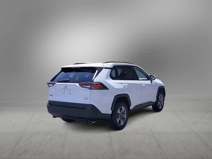 2025 Toyota RAV4 XLE 8