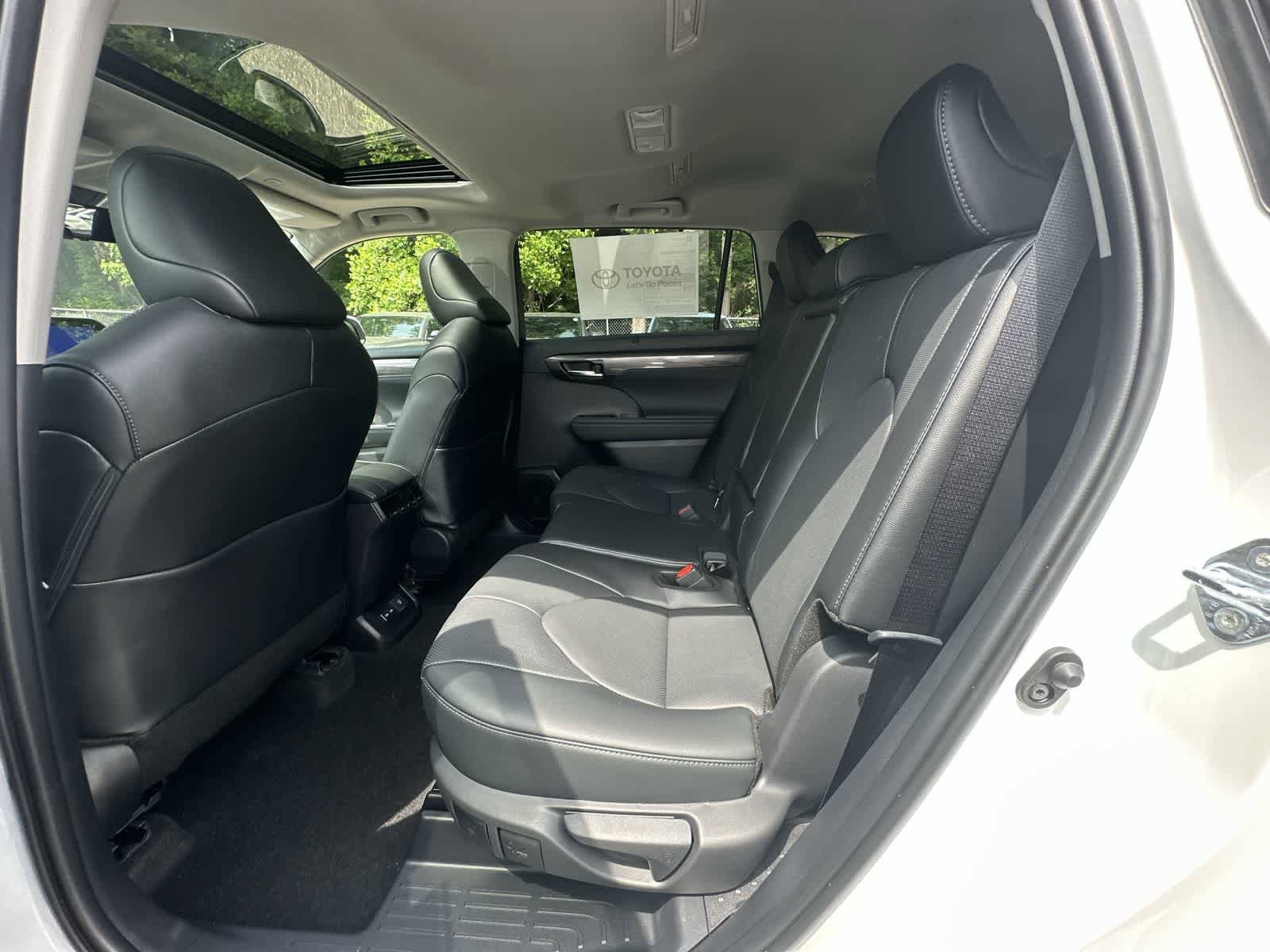 Thumbnail: 2026 Toyota Highlander - 19