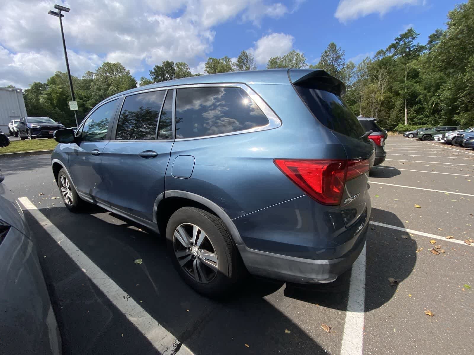 Thumbnail: 2016 Honda Pilot - 9