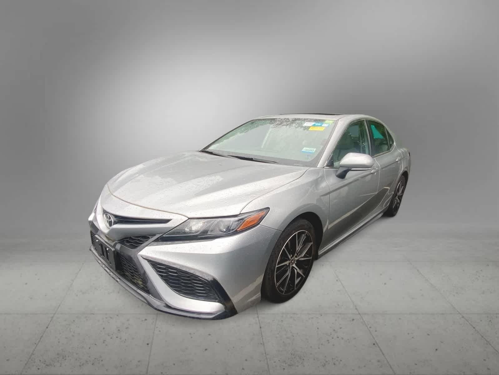 2022 Toyota Camry SE Hero Image
