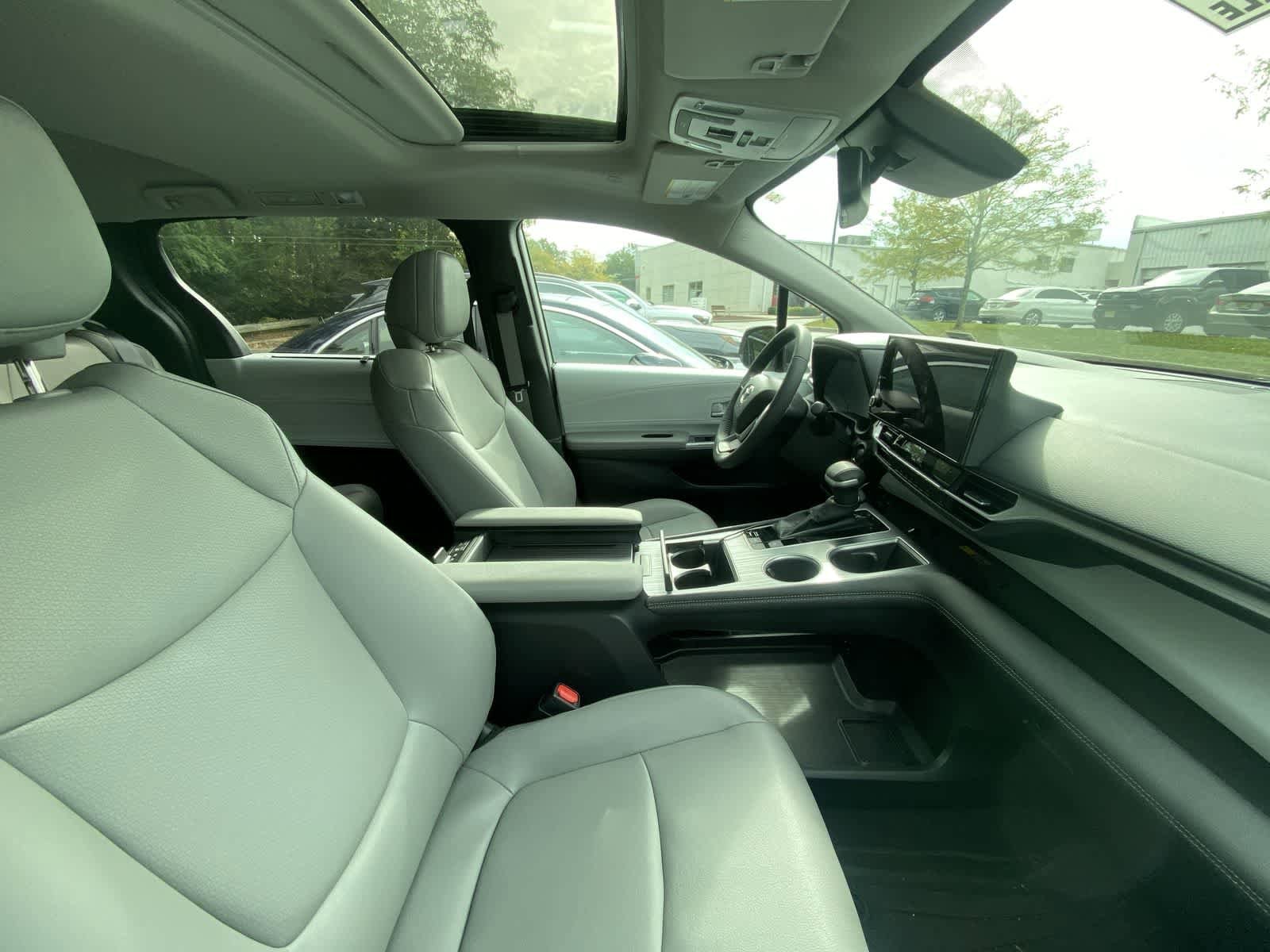 Thumbnail: 2025 Toyota Sienna - 5