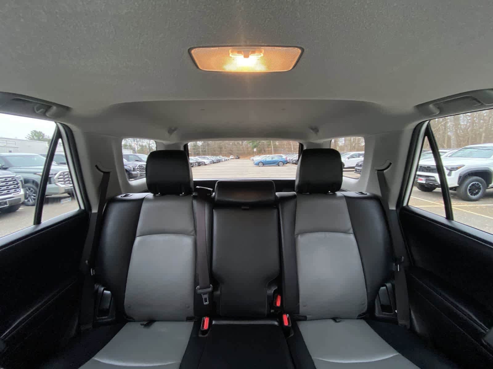 Thumbnail: 2016 Toyota 4Runner - 32