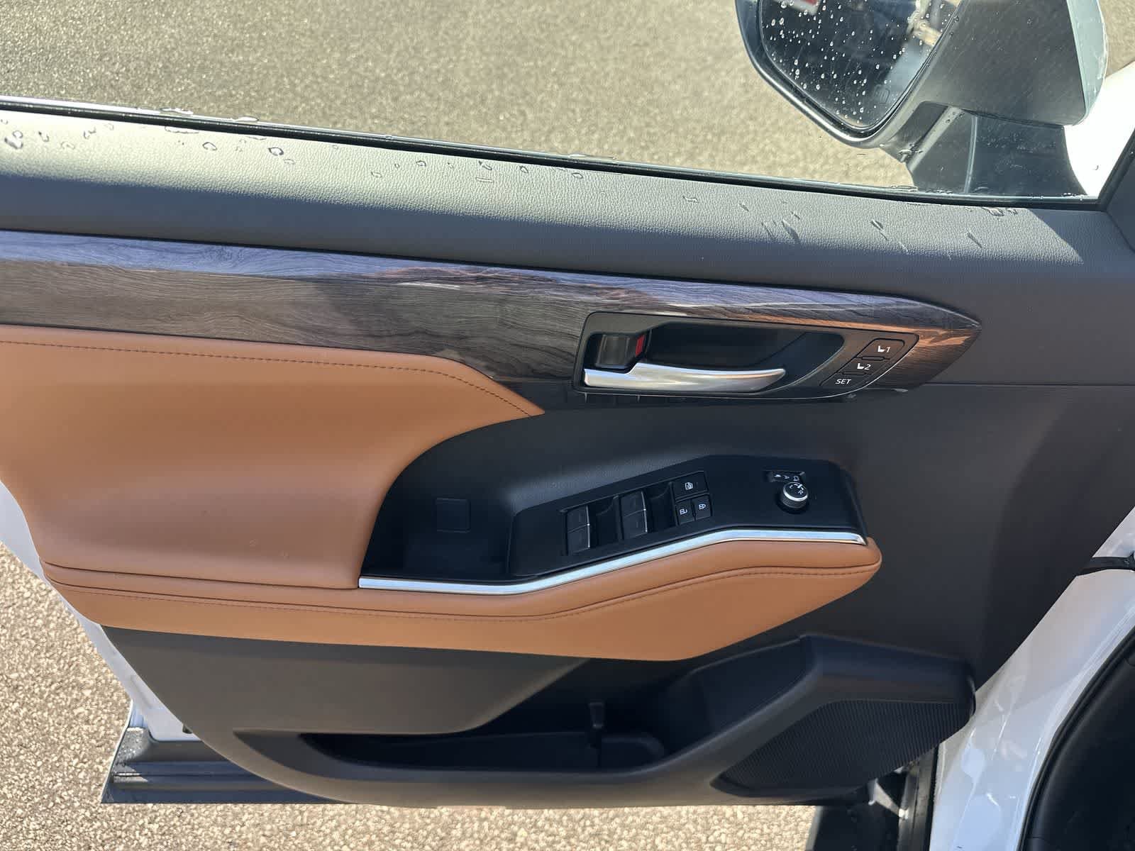 Thumbnail: 2025 Toyota Highlander - 24