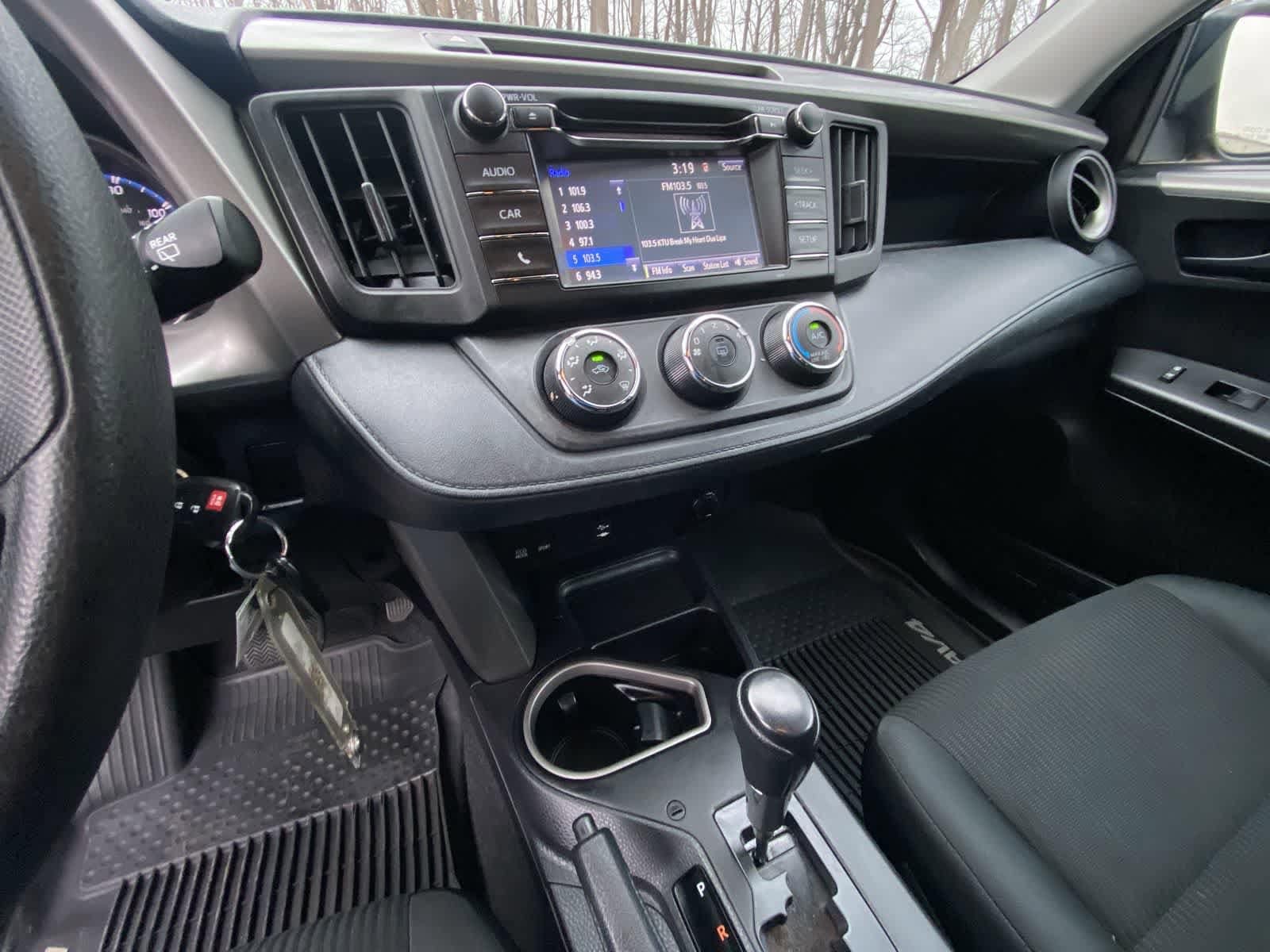 Thumbnail: 2018 Toyota RAV4 - 25