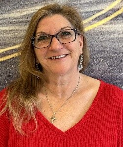 Staff member Lisa Low from ID_96b242760ca7