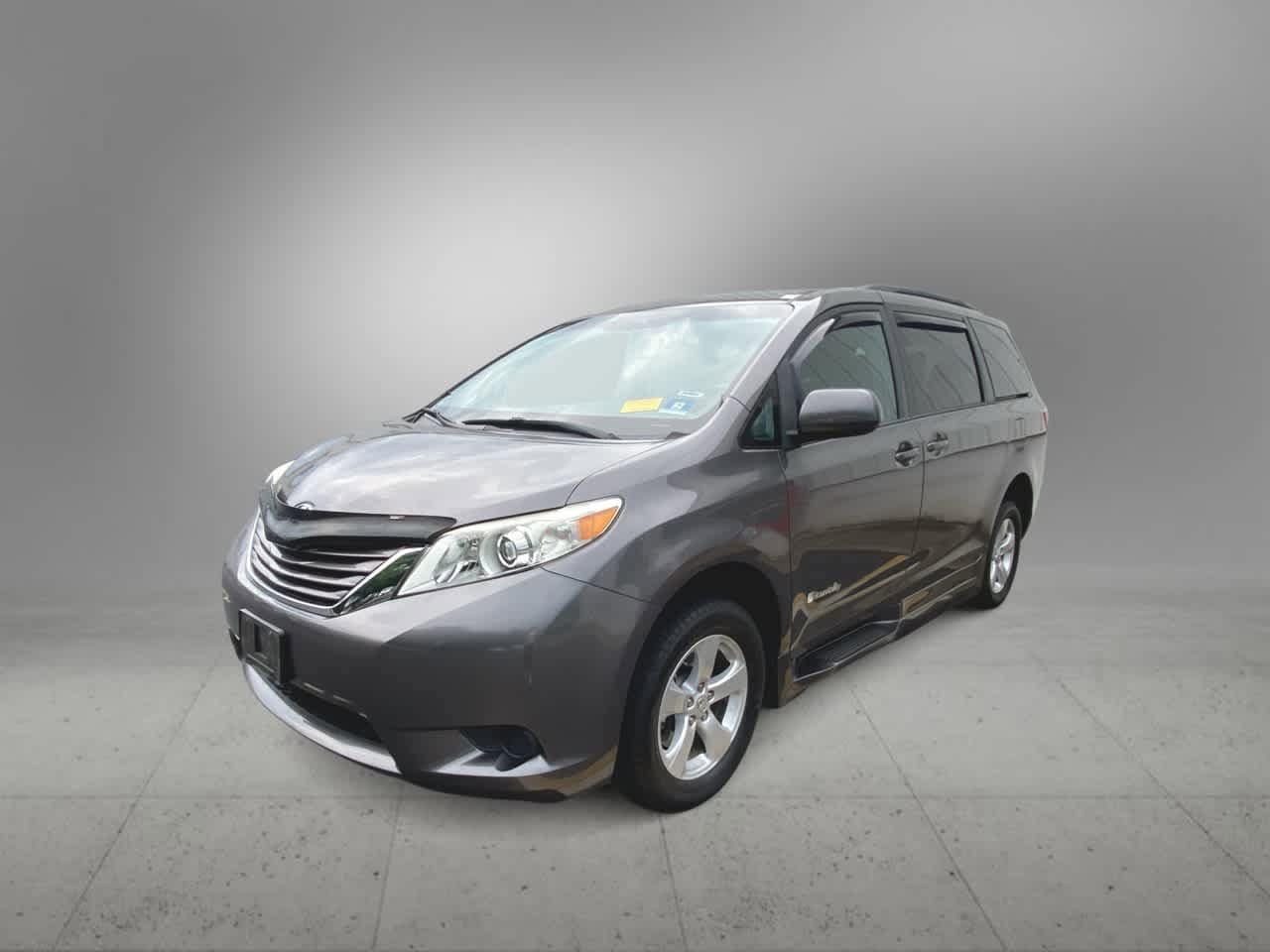 Thumbnail: 2016 Toyota Sienna - 2