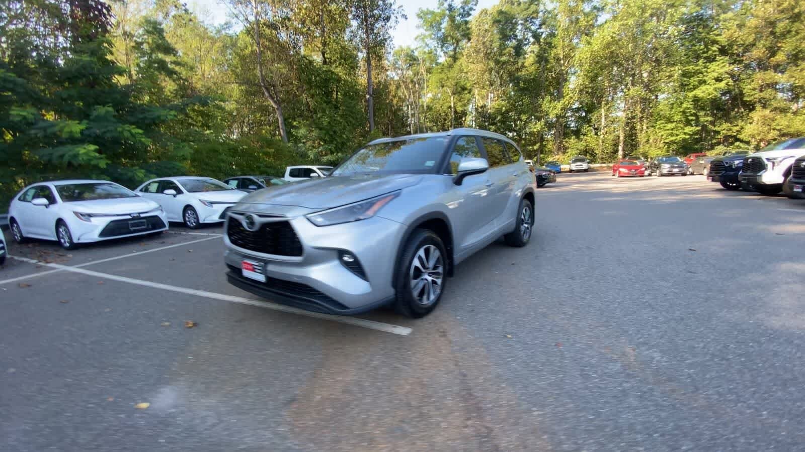 2025 Toyota Highlander XLE photo 4