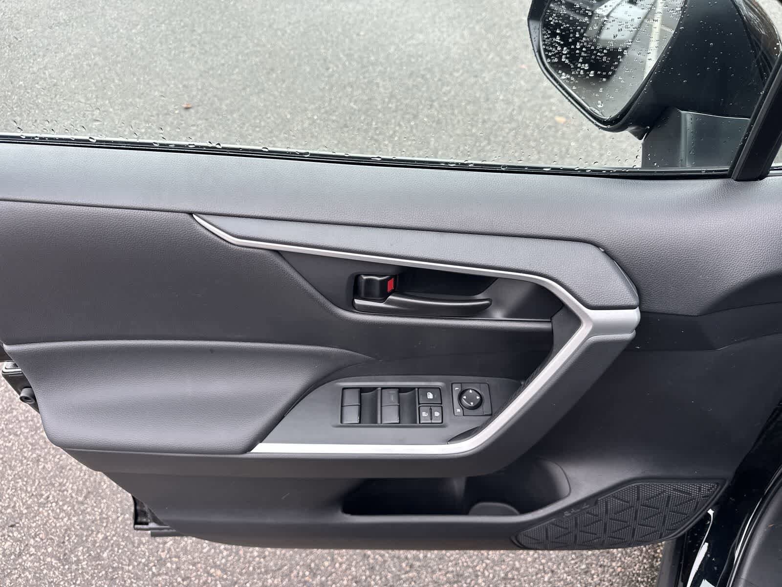 Thumbnail: 2025 Toyota RAV4 - 22