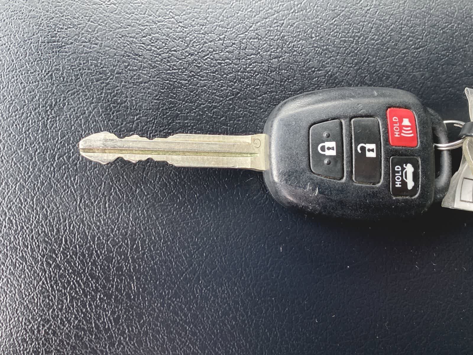 Thumbnail: 2012 Toyota Camry - 31