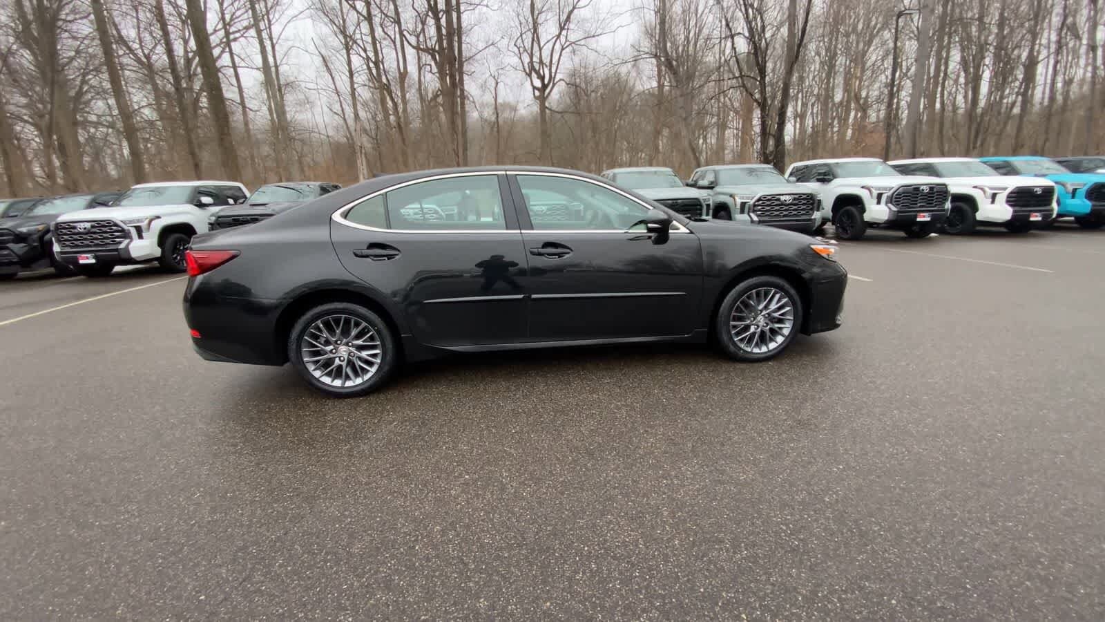 Thumbnail: 2018 Lexus ES - 12