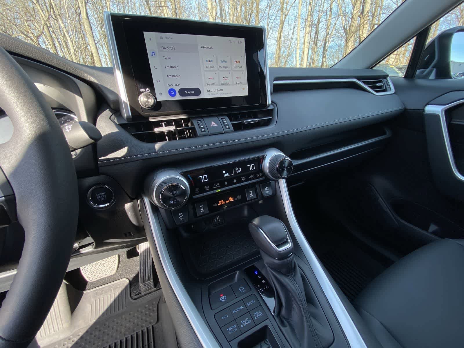 Thumbnail: 2025 Toyota RAV4 - 24