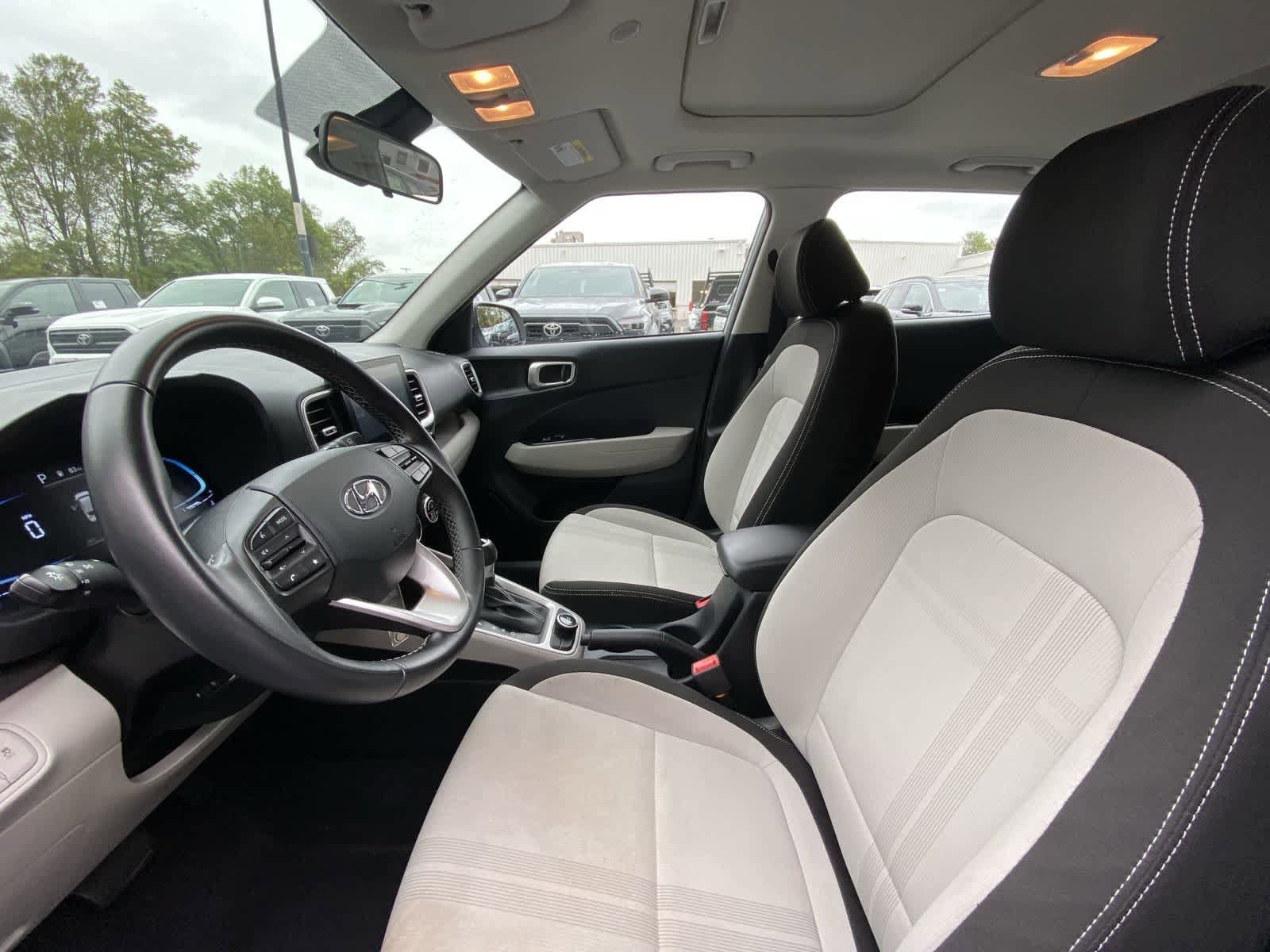 Thumbnail: 2023 Hyundai Venue - 17