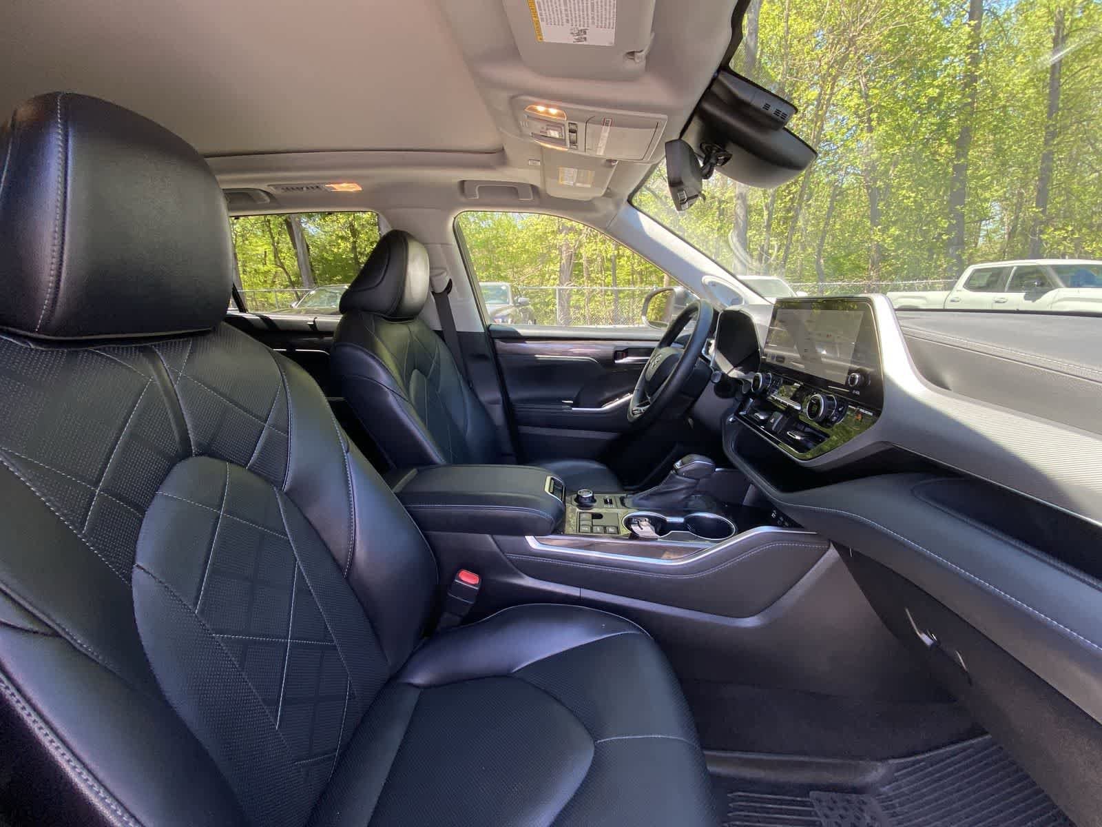 Thumbnail: 2023 Toyota Highlander - 22