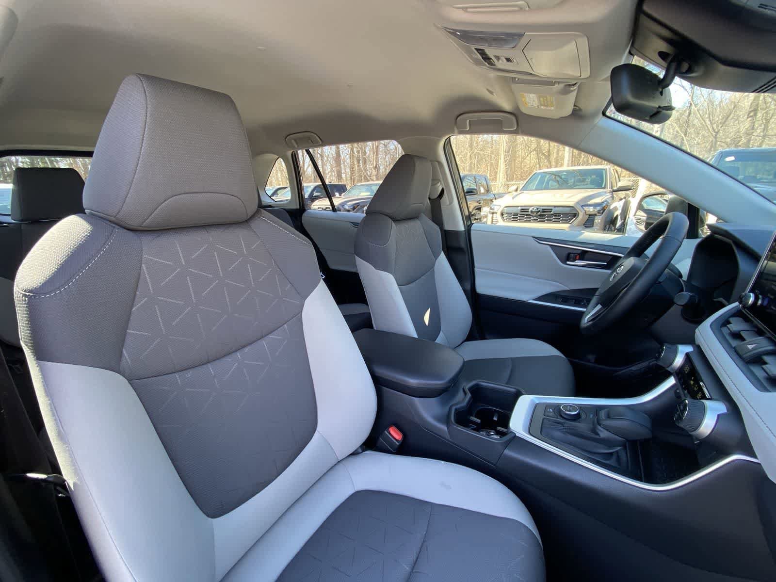 Thumbnail: 2025 Toyota RAV4 - 21