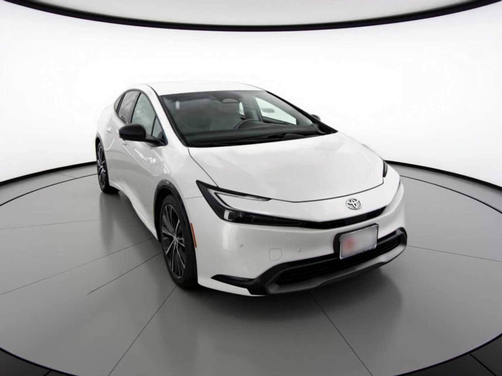 2026 Toyota Prius XLE photo 2