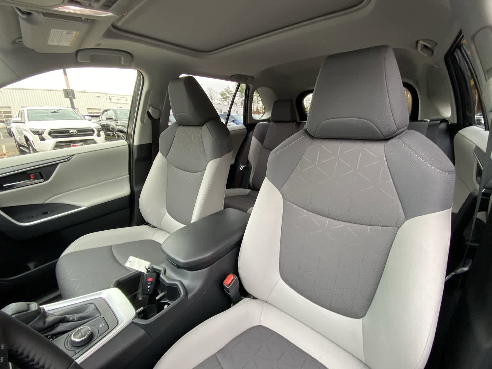 Thumbnail: 2025 Toyota RAV4 - 24