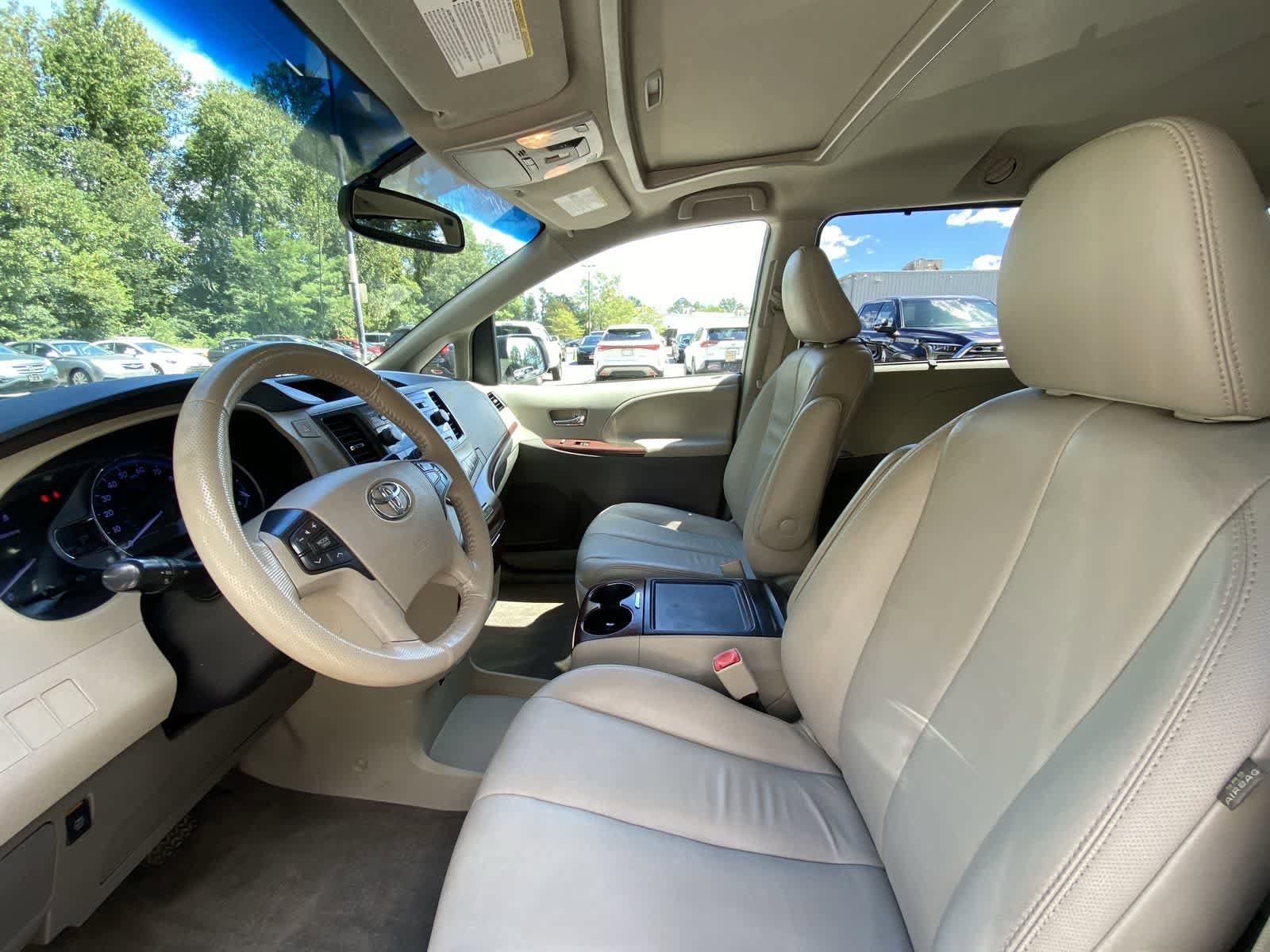Thumbnail: 2014 Toyota Sienna - 17