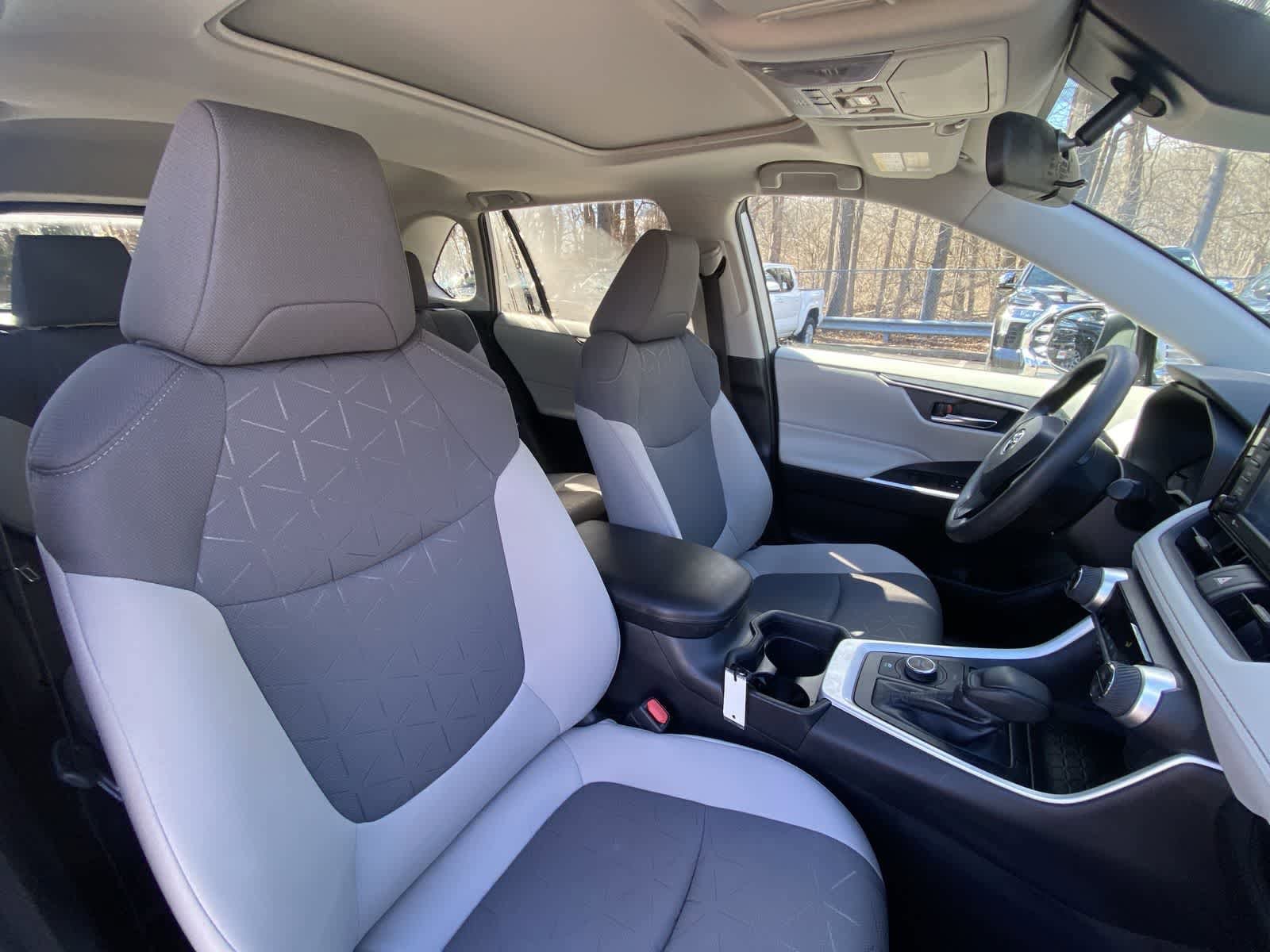 Thumbnail: 2021 Toyota RAV4 - 25