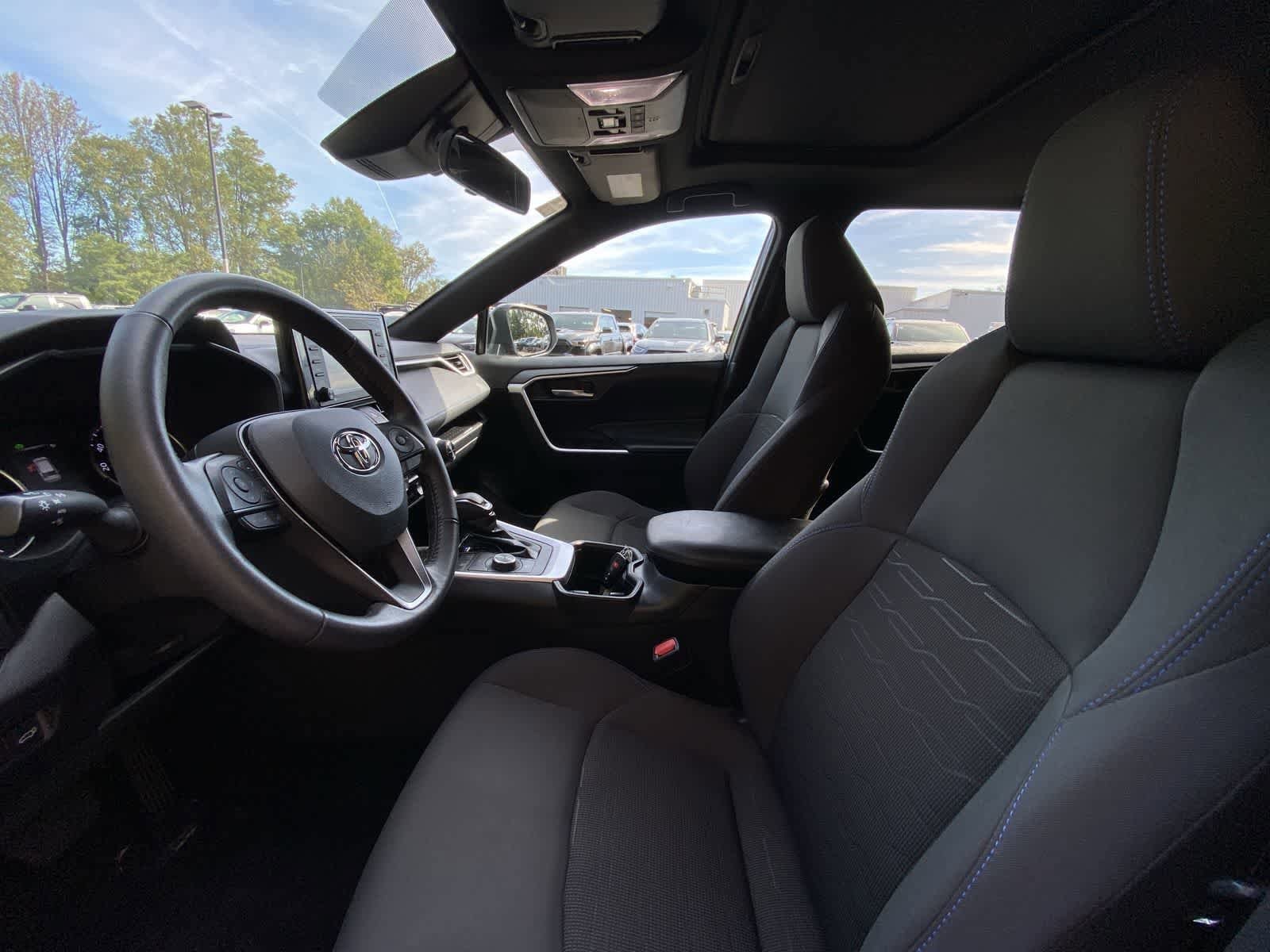 Thumbnail: 2022 Toyota RAV4 - 17