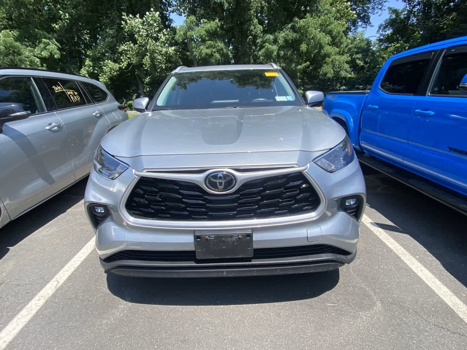 Thumbnail: 2022 Toyota Highlander - 2
