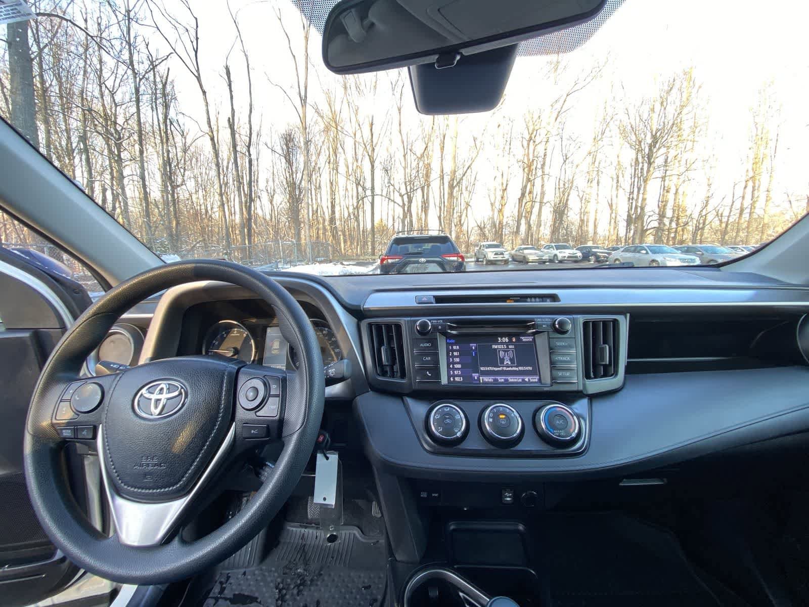 Thumbnail: 2018 Toyota RAV4 - 24