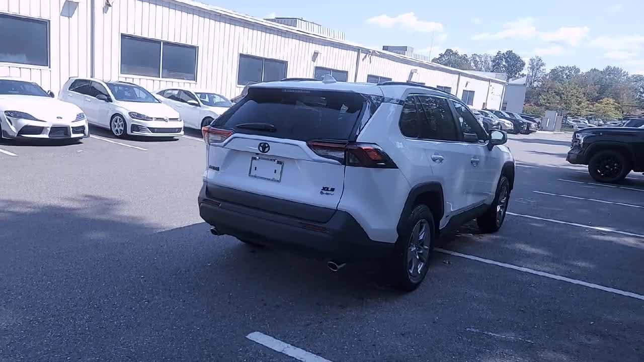 Thumbnail: 2025 Toyota RAV4 - 8